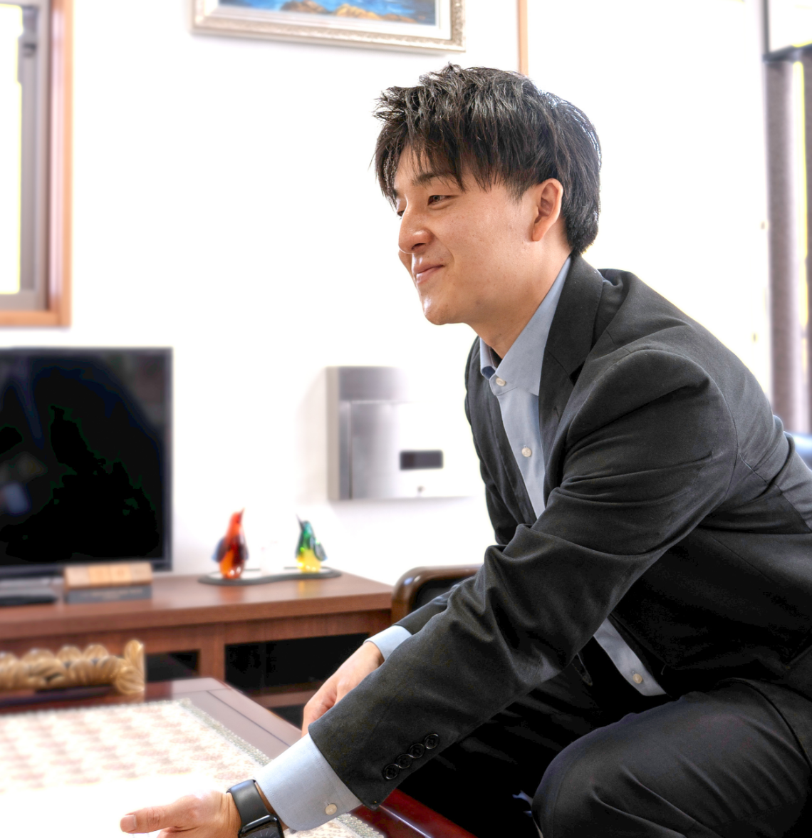 スーツを着た男性の画像